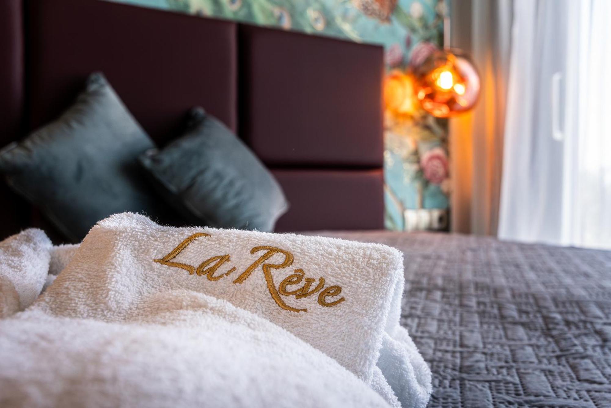 خيرسونِسوس La Reve Luxury Apartments المظهر الخارجي الصورة